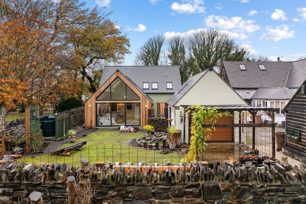 Property photo 1 of 28