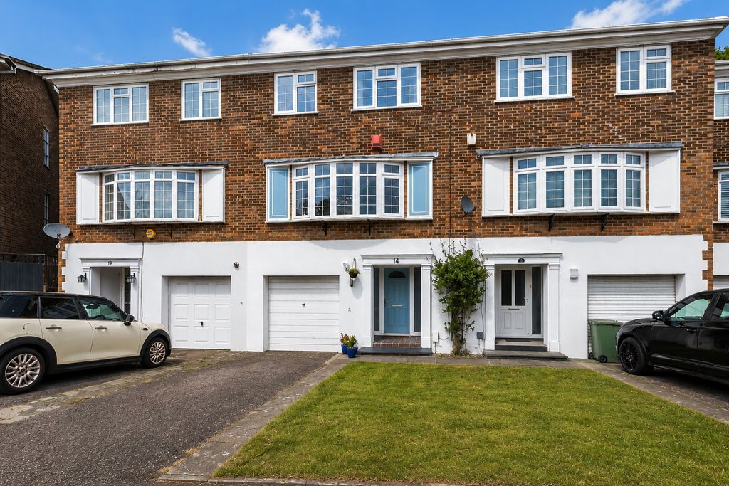 Property photo 2 of 20 14 Reynard Close