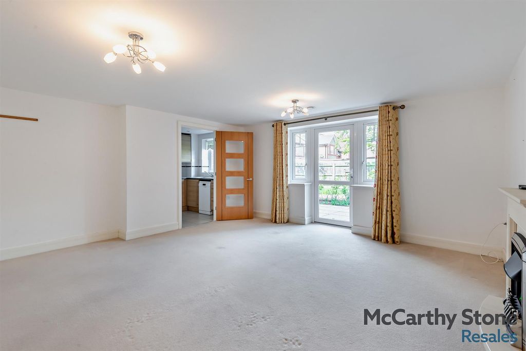 Property photo 2 of 18 8646337-Interior07-800.Jpg
