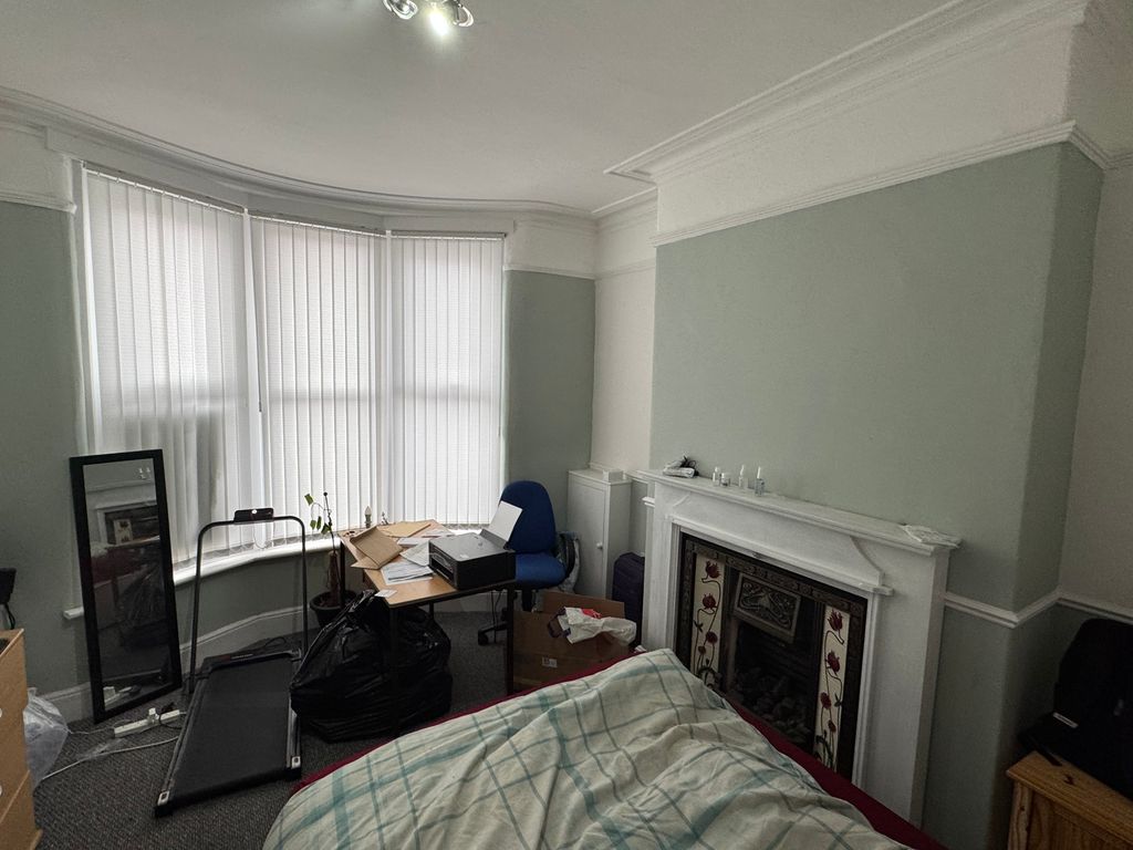 Property photo 2 of 12 Image00042