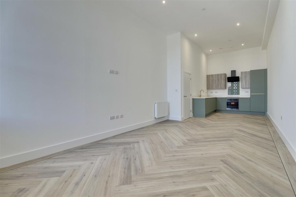 Property photo 3 of 17 9063C219-Be40-48D7-B7A0-Bdd00Baf508A_1_201_A.Jpeg