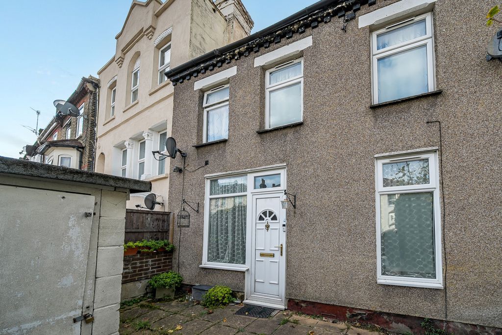 Property photo 1 of 18 External