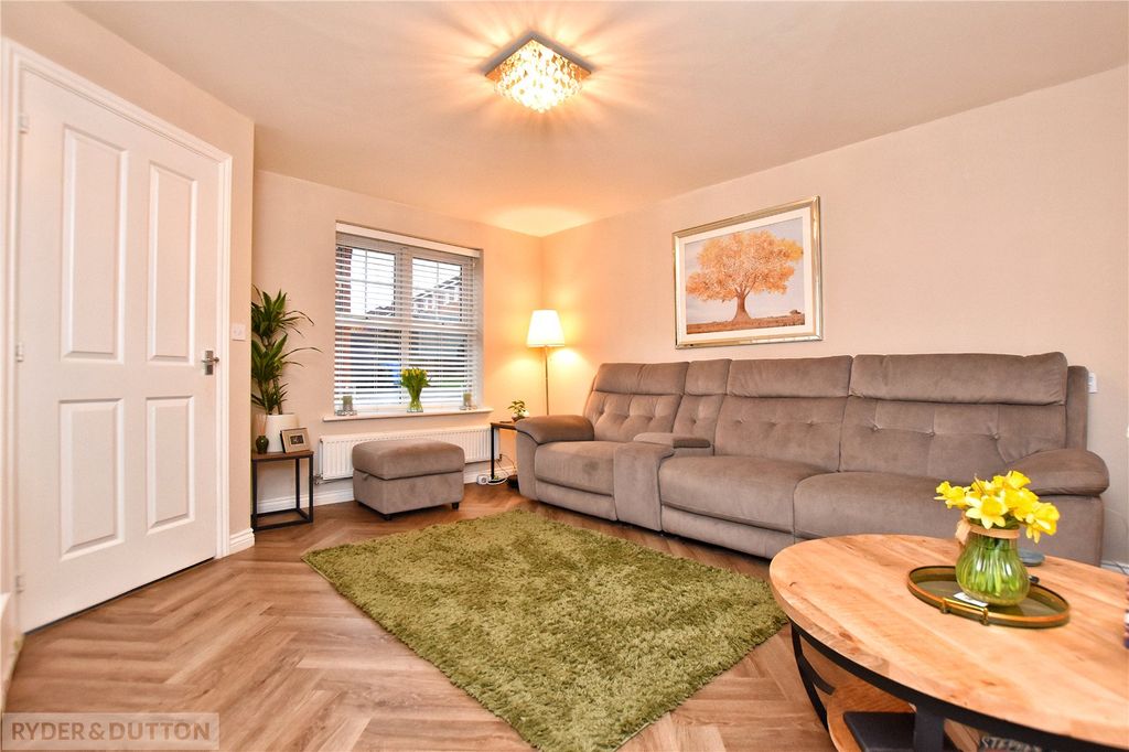 Property photo 2 of 16 Lounge