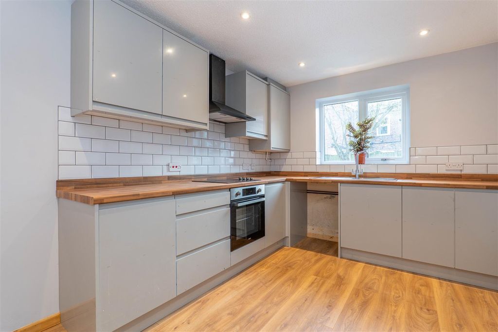 Property photo 3 of 22 Kitchen/Diner