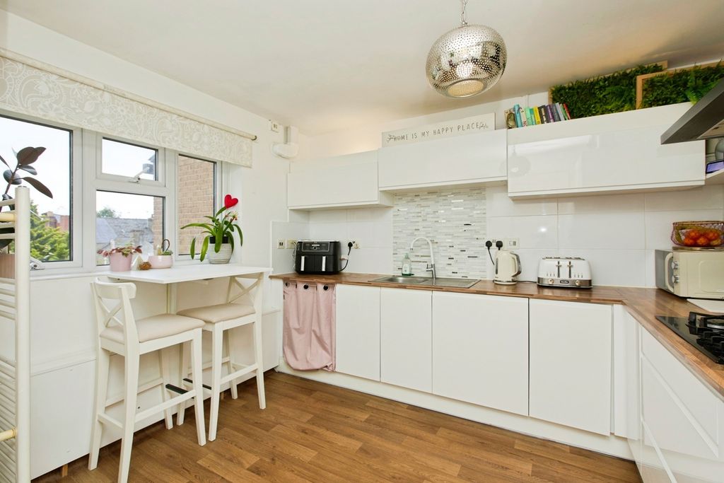 Property photo 2 of 16 Kitchen