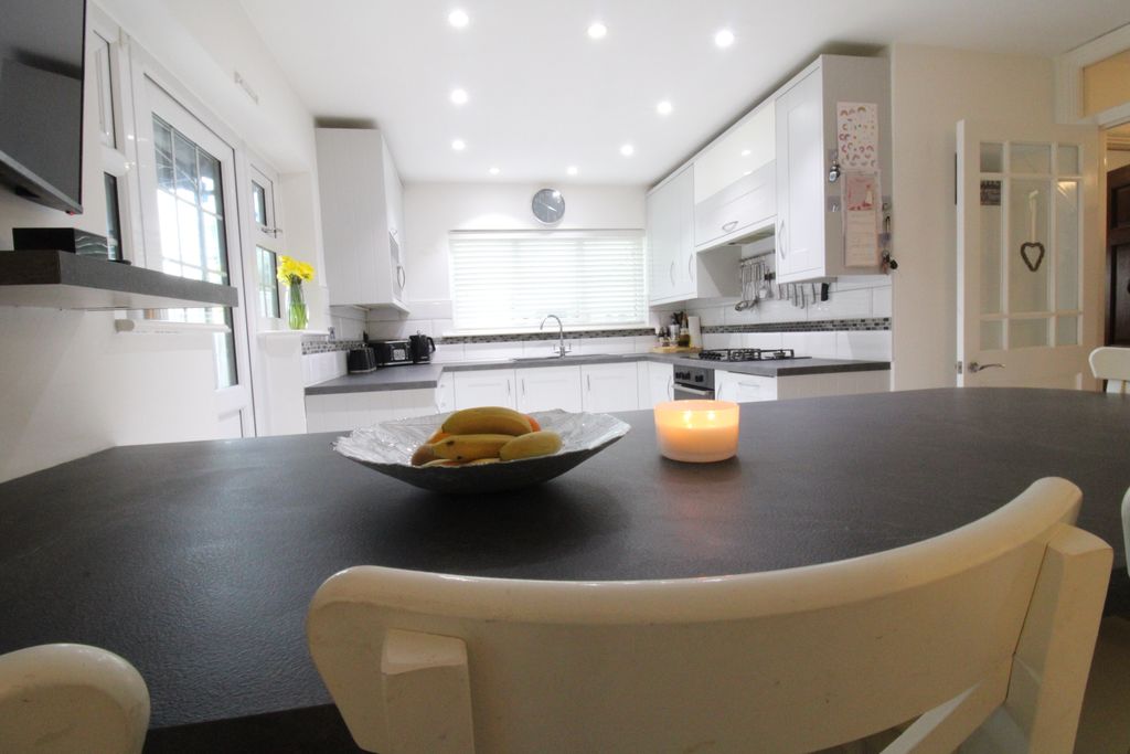 Property photo 3 of 21 Kitchen