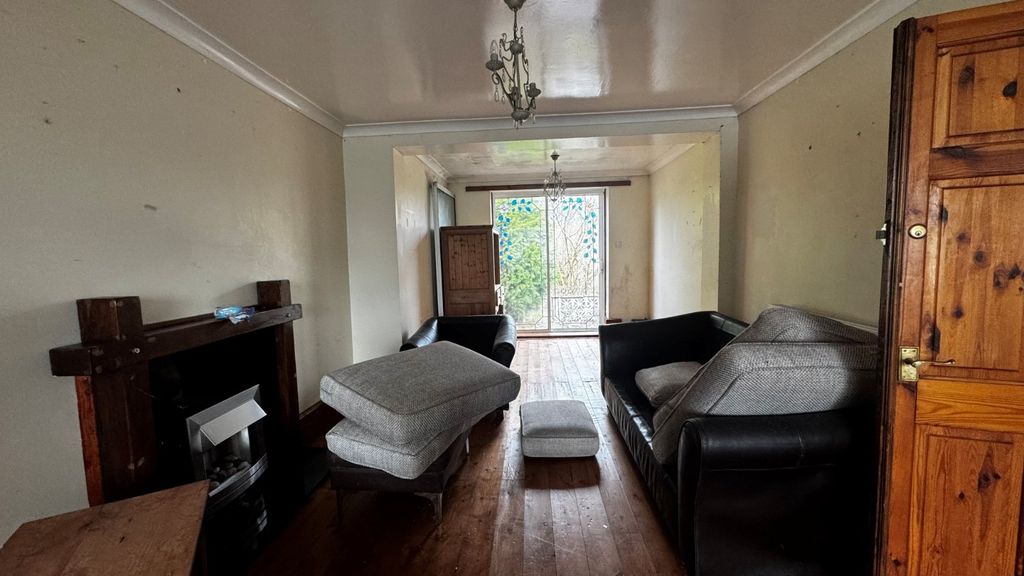 Property photo 3 of 8 Picture No. 06