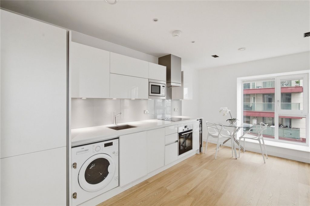 Property photo 2 of 10 Kitchen