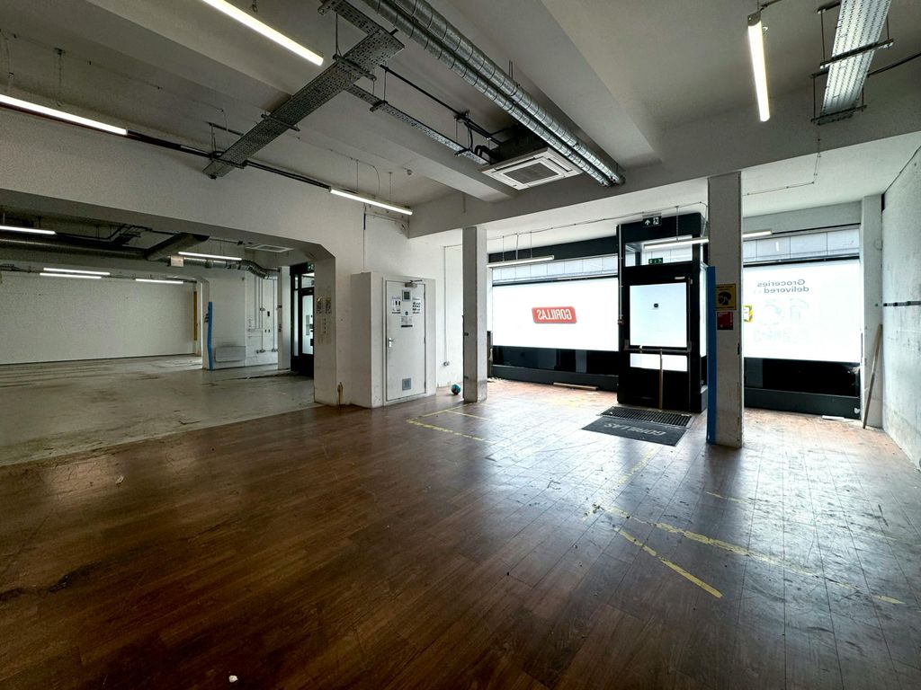 Property photo 2 of 8 140 Finchley.Jpg