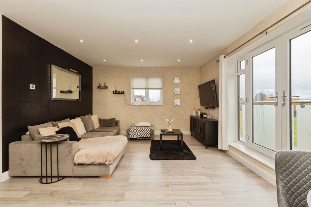 Property photo 3 of 10 Photo