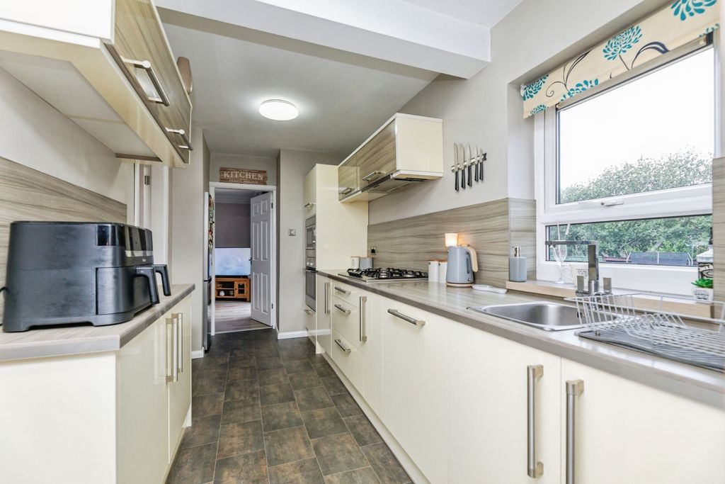 Property photo 3 of 23 Pbox-Kitchen-327107.Jpg
