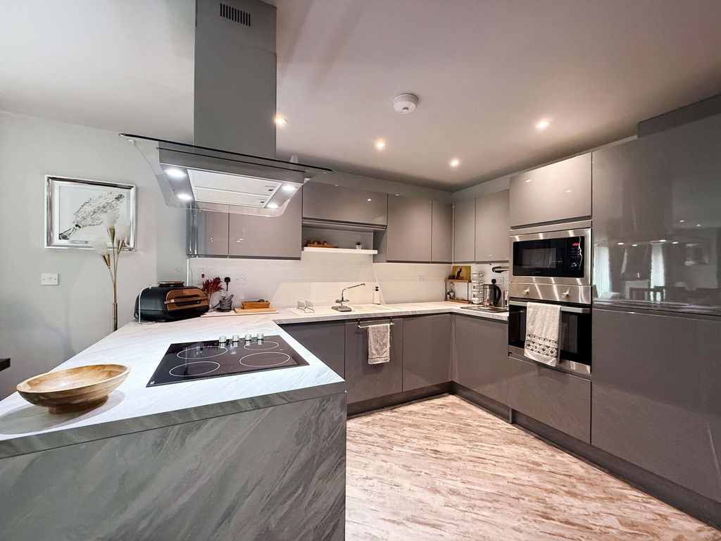 Property photo 3 of 21