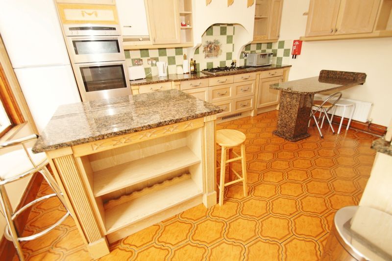 Property photo 3 of 10 Photo 6