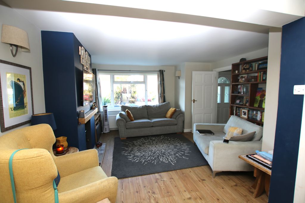 Property photo 2 of 15 9Gardenfieldsm