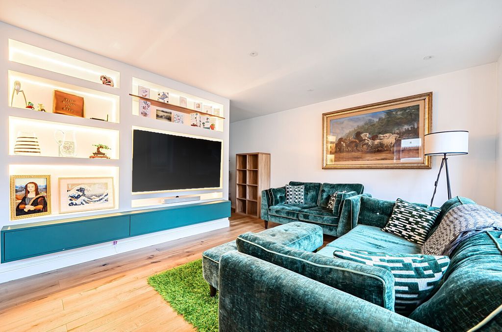 Property photo 2 of 26 1386699-15-693188...