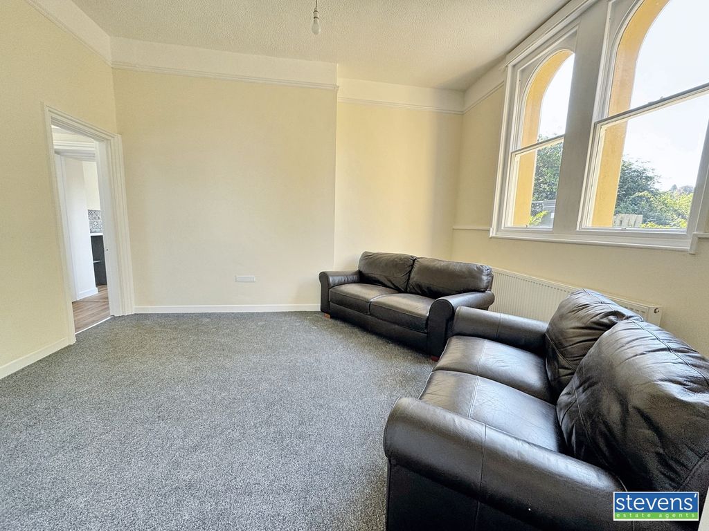 Property photo 3 of 7 Image00006