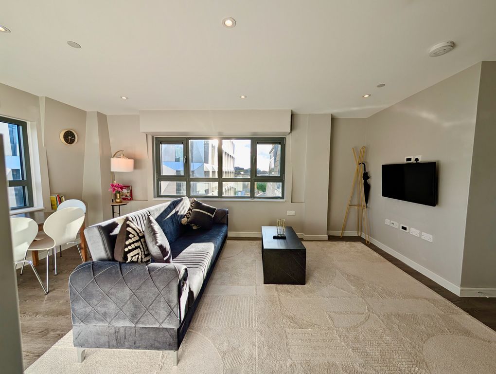 Property photo 1 of 13 1 Bed Flat To Rent Lampton Road, Hounslow Tw3