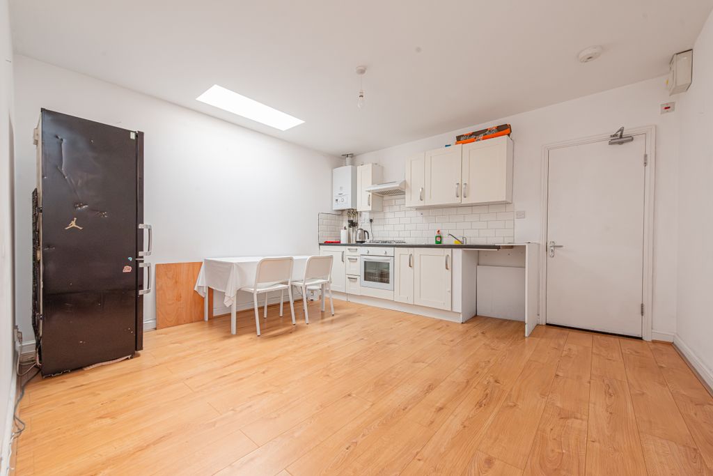 Property photo 2 of 20 Seven Sisters Road 794, Flat A-005