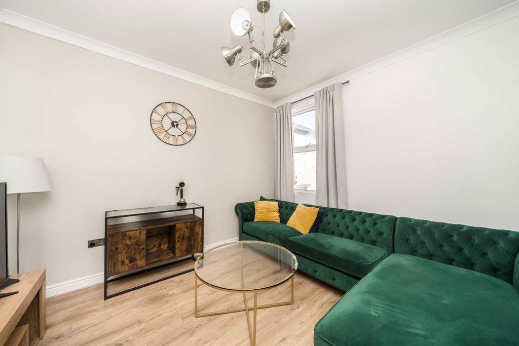 Property photo 2 of 5