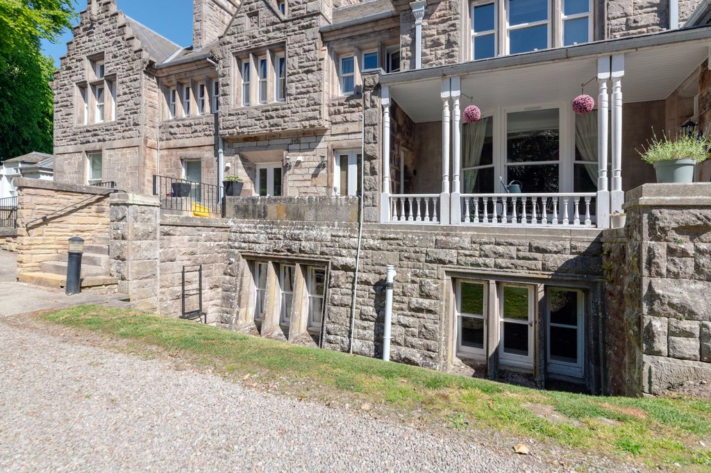 Property photo 1 of 25 Exterior Lead