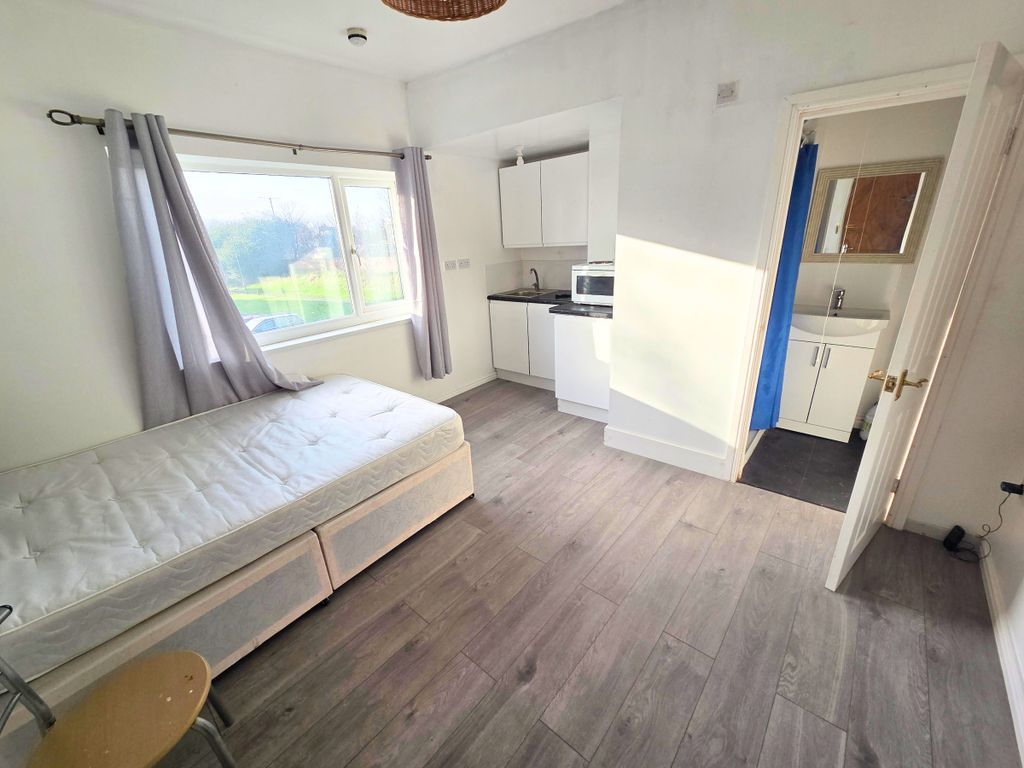 Property photo 2 of 3