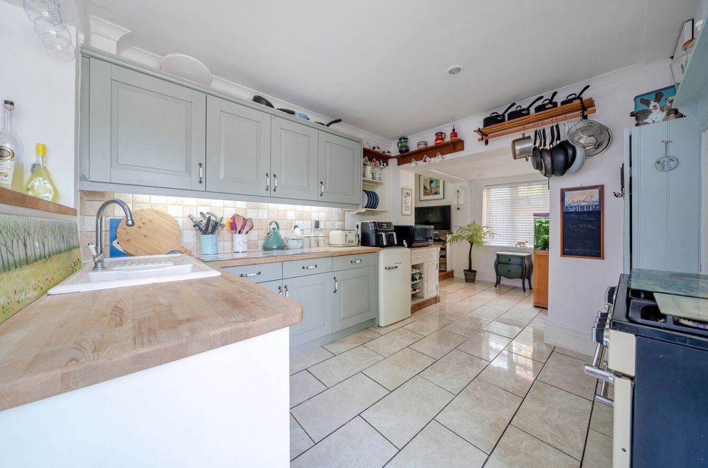Property photo 3 of 20 1446847-15-69F0Cf...