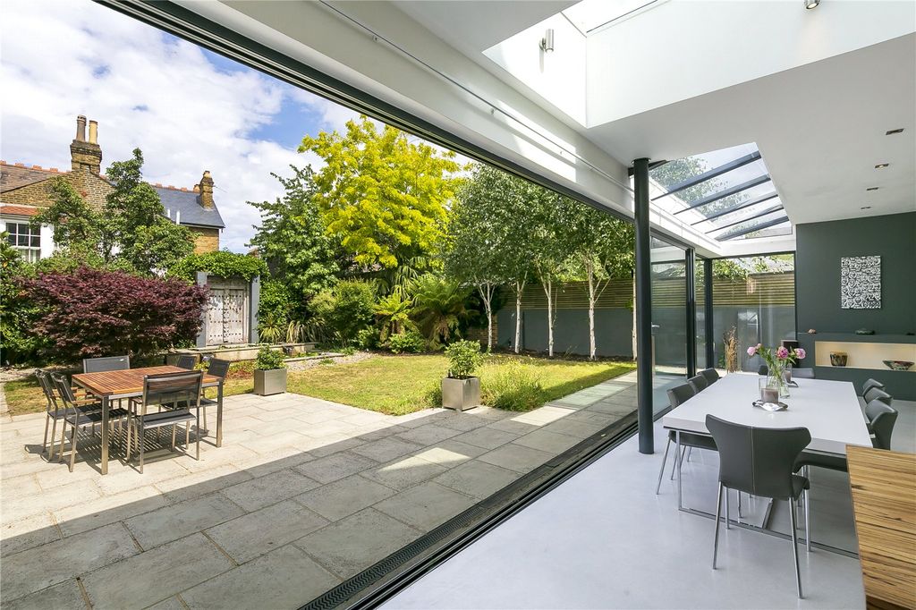 Property photo 3 of 11 Picture No. 16