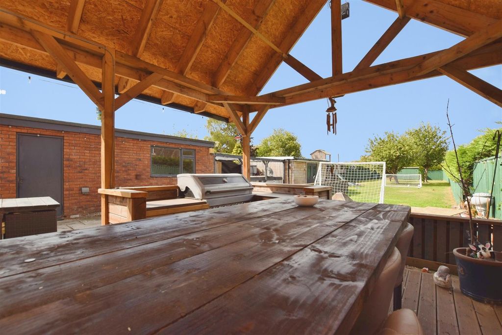 Property photo 2 of 31 0F42068B-bbq 20Area.Jpg