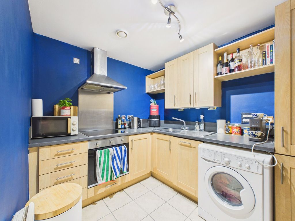 Property photo 2 of 10 Kitchen