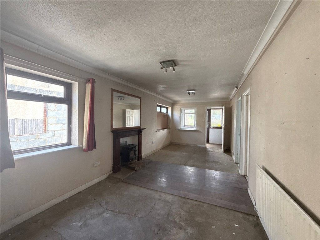 Property photo 1 of 8 Lounge