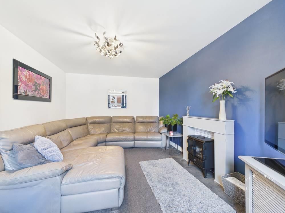 Property photo 3 of 19 Lounge