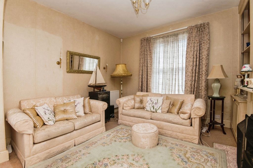 Property photo 2 of 17 Photo