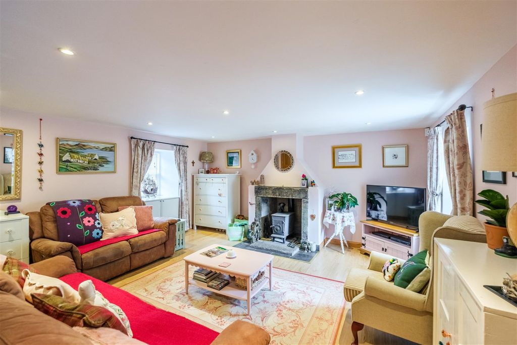 Property photo 2 of 24 Riverside Road-17.Jpg