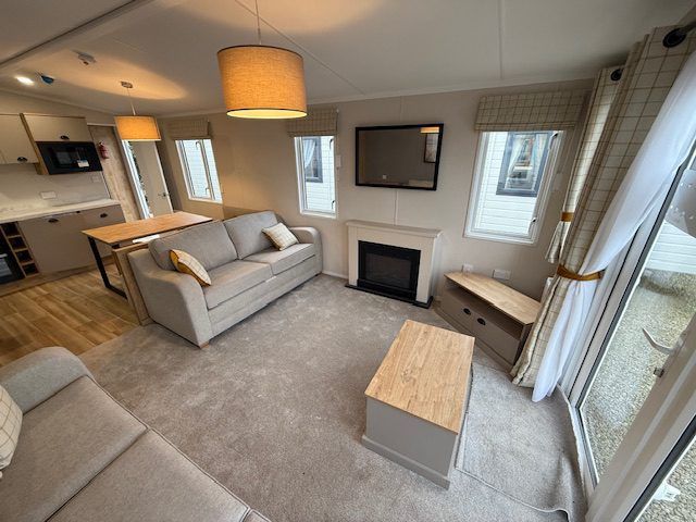 Property photo 2 of 14 11