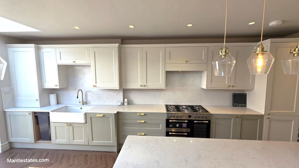 Property photo 3 of 25 Kitchen Area