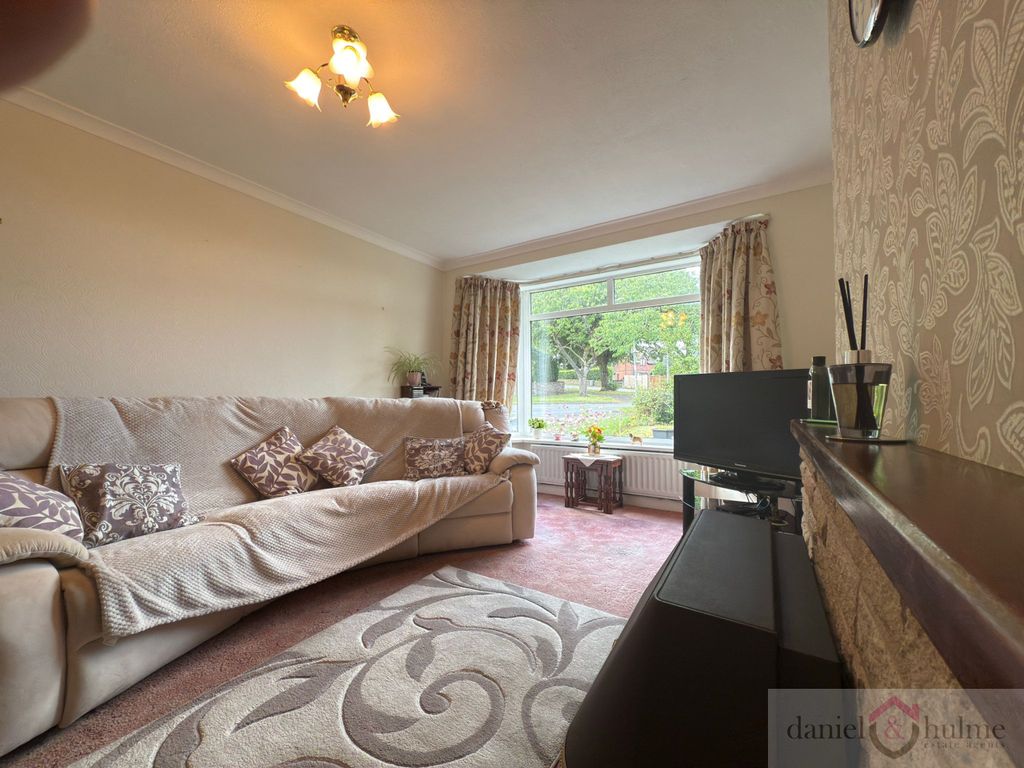 Property photo 2 of 37 1E1d42c5-6791-4Bef-B13B-9Fa7A68Ba5ce