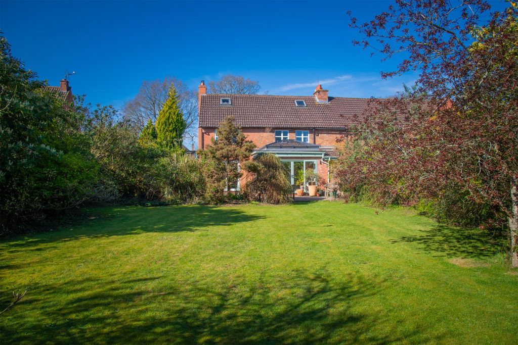 Property photo 2 of 16 Garden