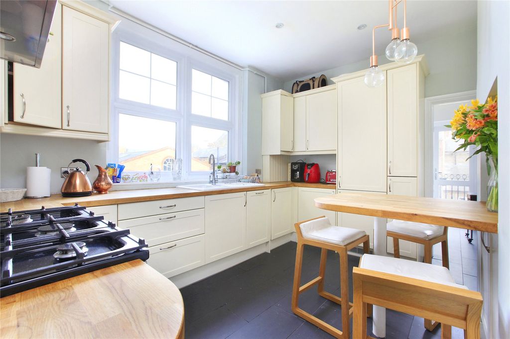 Property photo 2 of 7