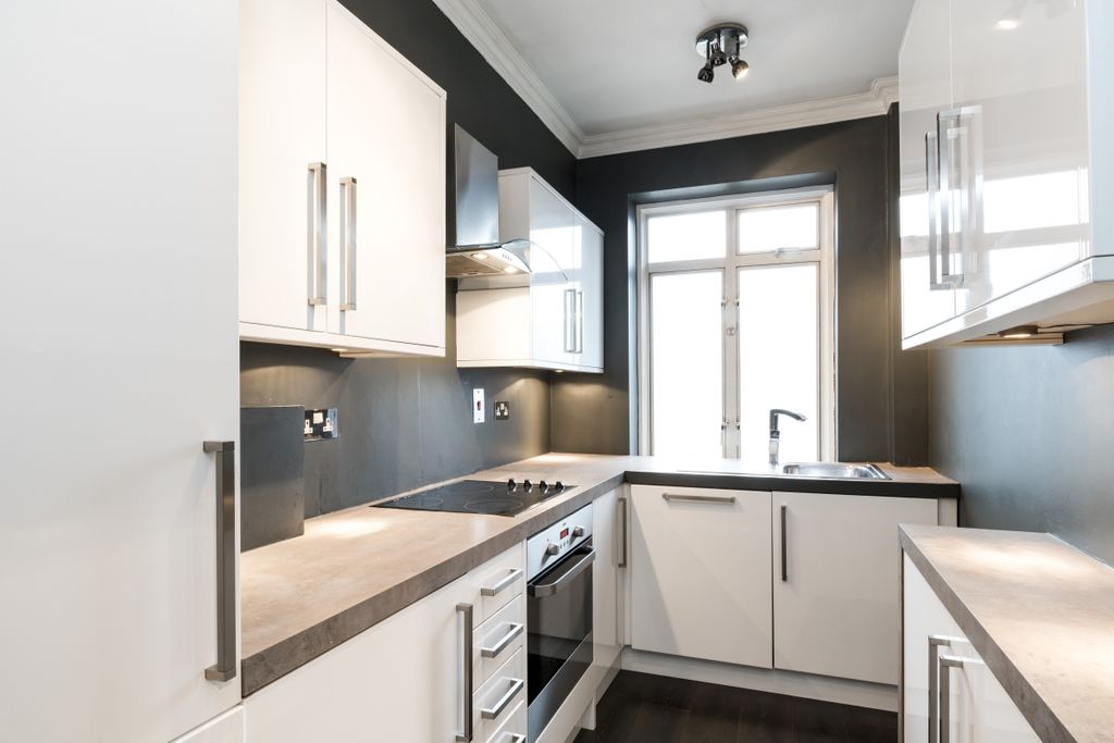 Property photo 2 of 9 Kitchen