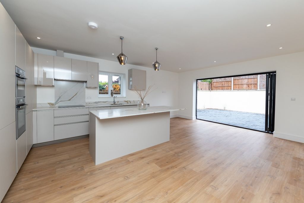 Property photo 2 of 23 4243776