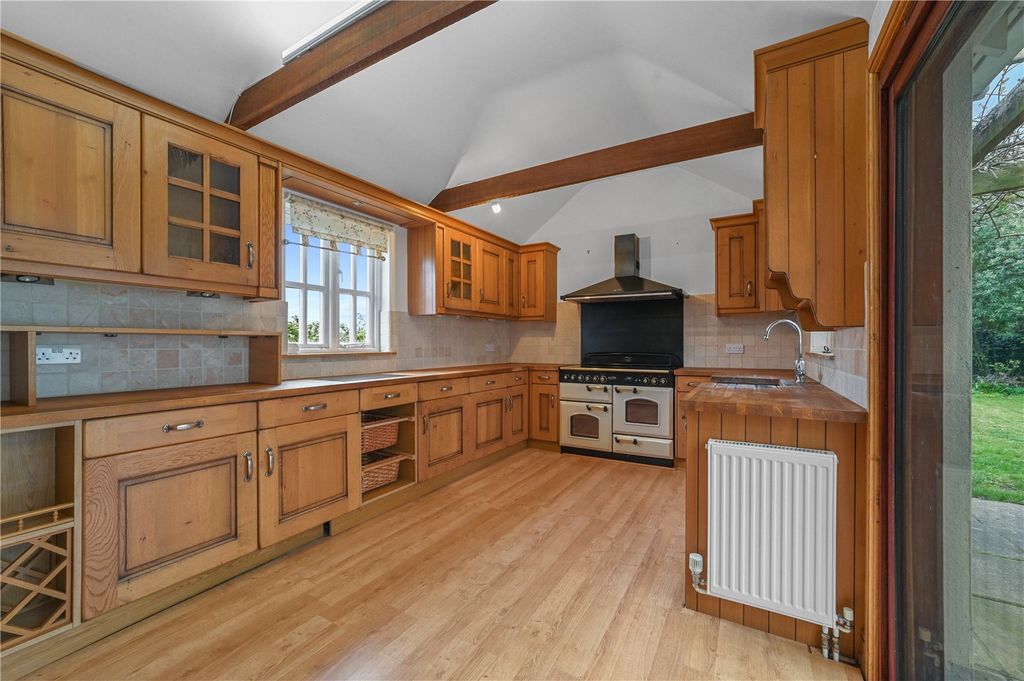 Property photo 3 of 31 Kitchen