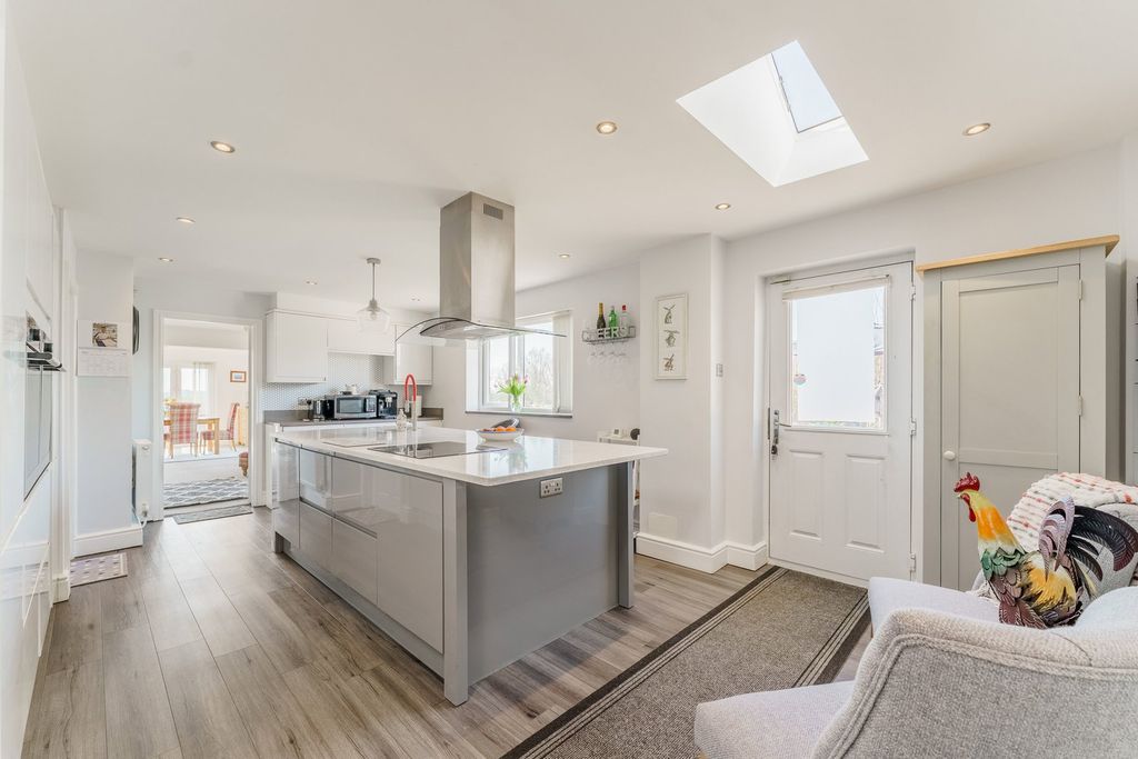 Property photo 2 of 30