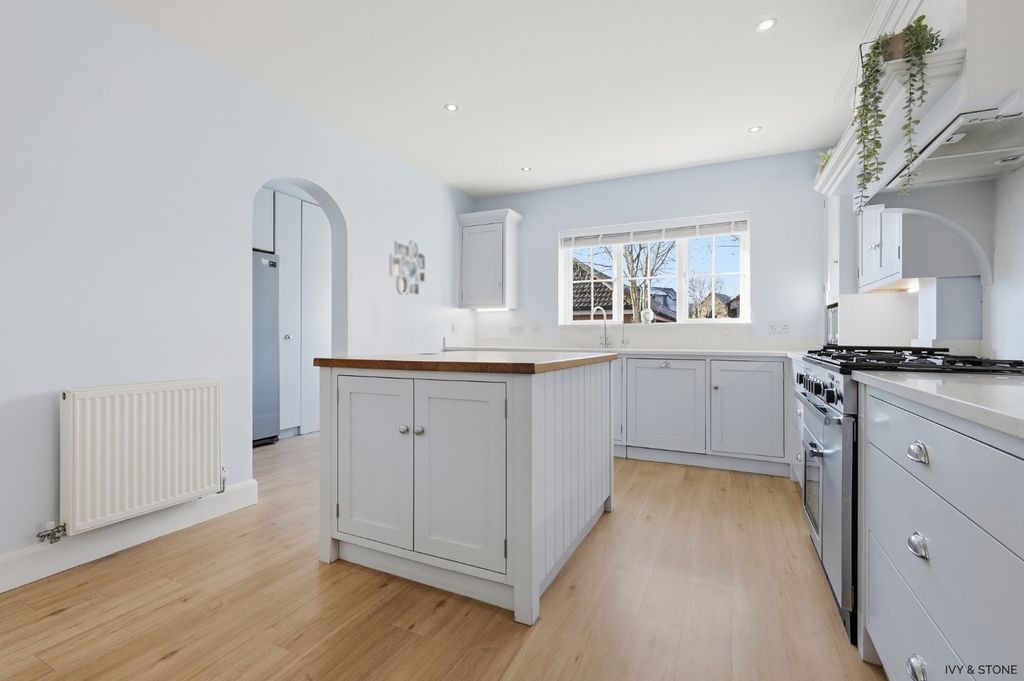 Property photo 2 of 33 4750341