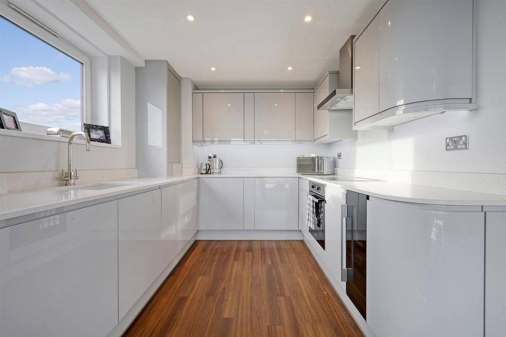 Property photo 3 of 14 Kitchen