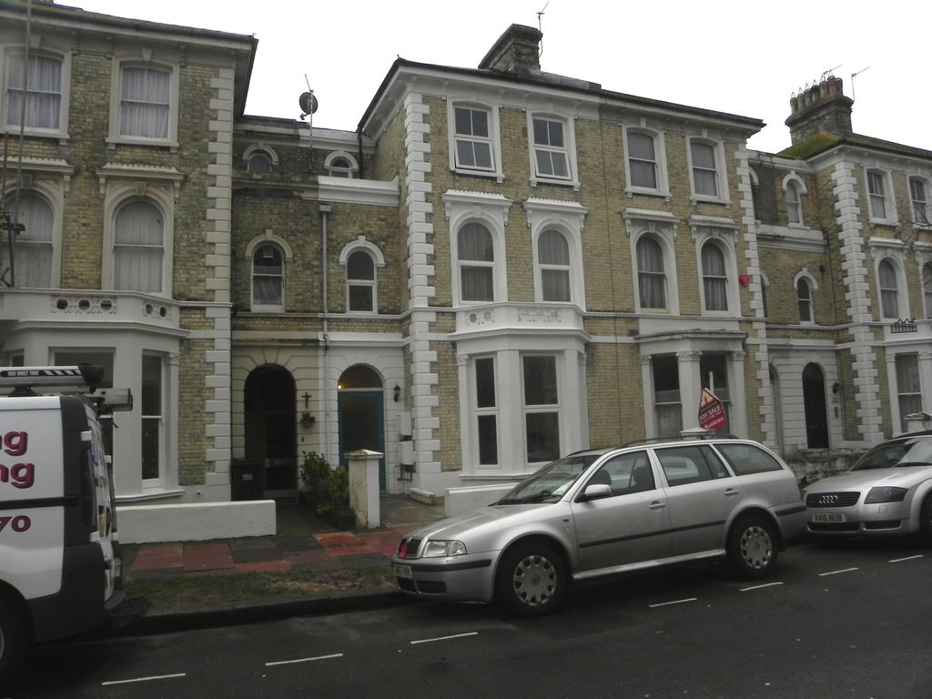 Property photo 1 of 8 Front