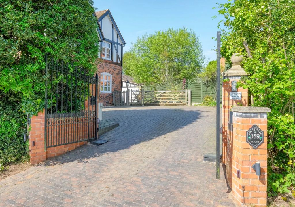Property photo 2 of 25