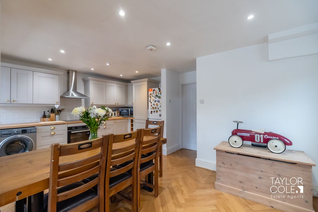 Property photo 3 of 40