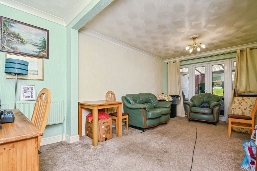 Property photo 2 of 11 Living Room
