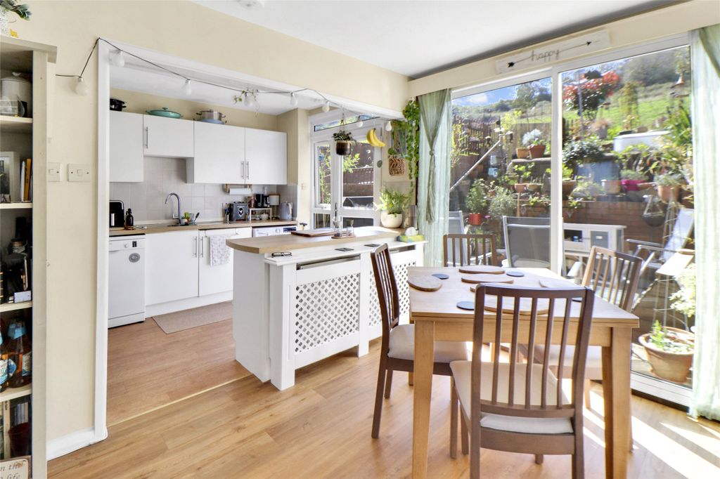 Property photo 3 of 12 3 - Picture No. 11