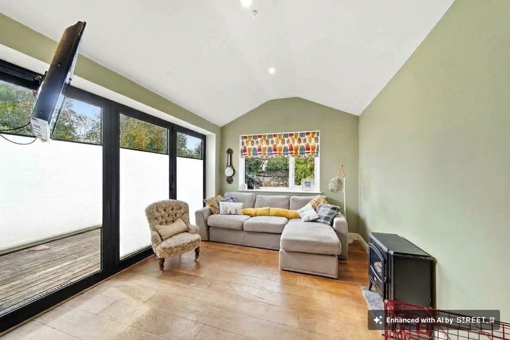 Property photo 3 of 31